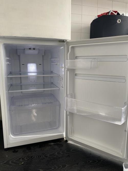 Second-hand Kelvinator 231L Top Mount Fridge - Photo 2)