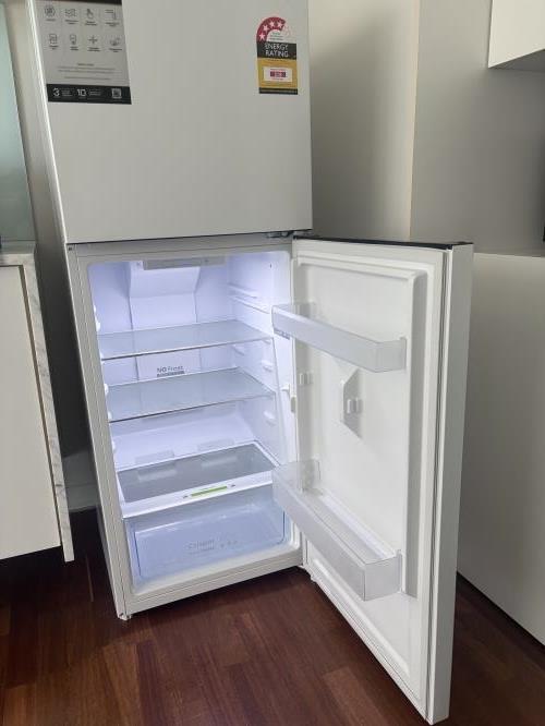 Second-hand Chiq 202L Top Mount Fridge - Photo 2)