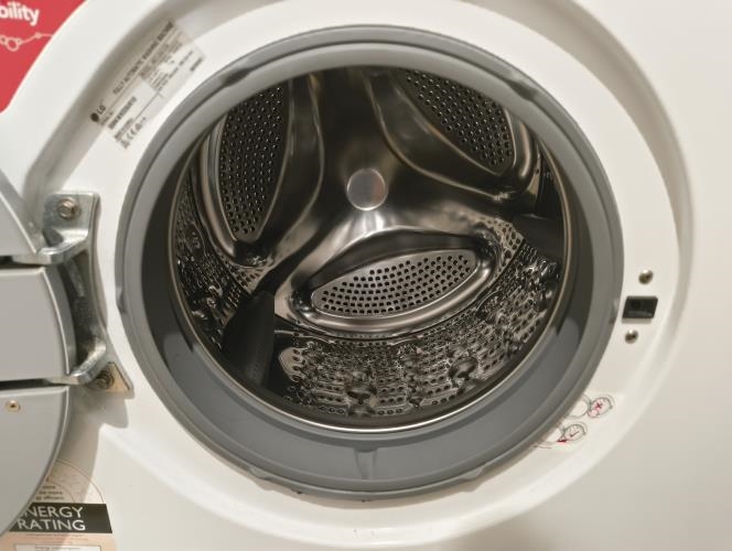 Second-hand LG 7kg Front Load Washing Machine - Photo 2)