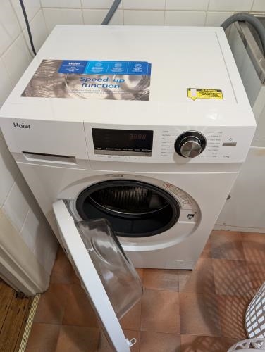Second-hand Haier 7.5kg Front Load Washing Machine - Photo 2)