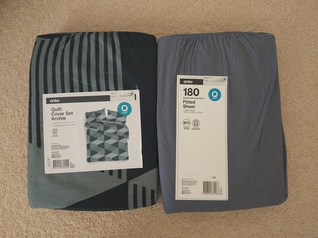 Bedding Set for a Queen Bed - Photo 2)