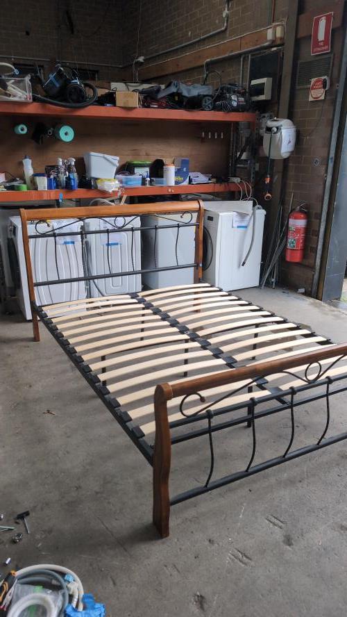 Second-hand Queen Size Bed Frame - Photo 2)