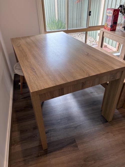 Second-hand Dining Table with 2 Bench Seats - Photo 2)
