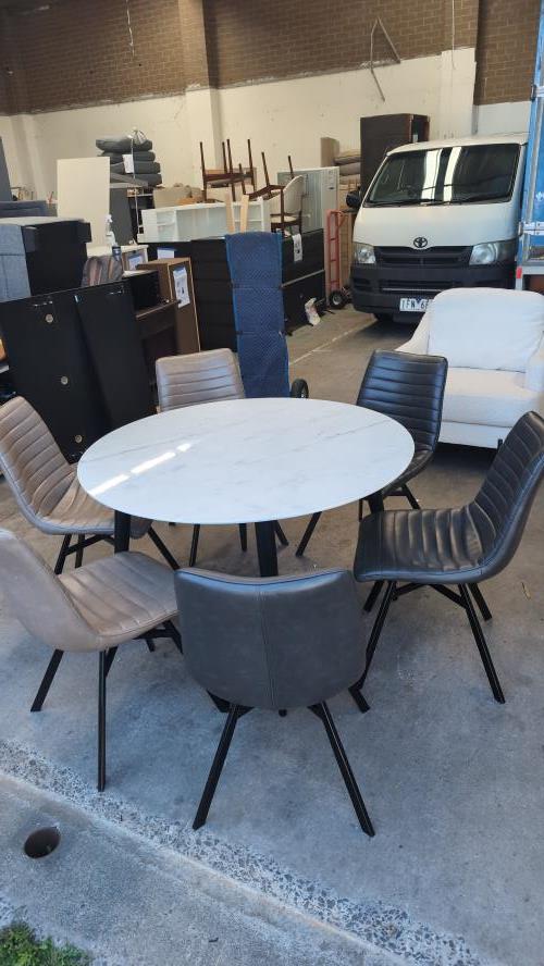 Second-hand Dining Table with 6 Chairs - Photo 2)