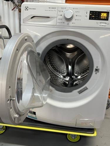 Second-hand Electrolux 7kg Front Load Washing Machine - Photo 2)