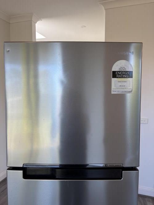 Second-hand Samsung 341L Top Mount Fridge - Photo 2)