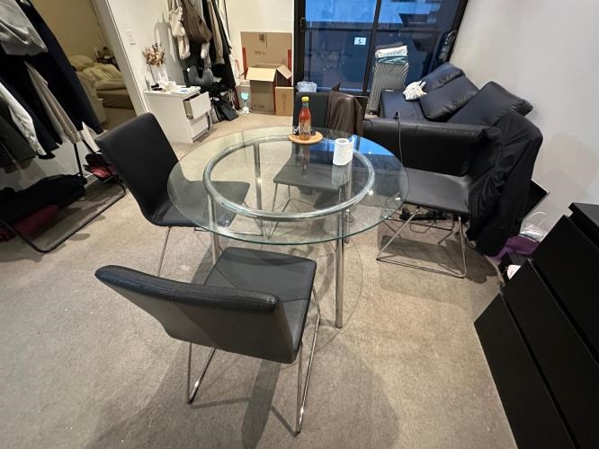 Second-hand Dining Table with 4 Chairs - Photo 2)