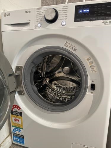Second-hand LG 12kg Front Load Washing Machine - Photo 2)