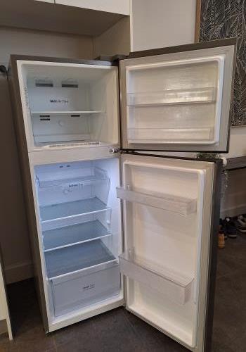 Second-hand LG 243L Top Mount Fridge - Photo 2)