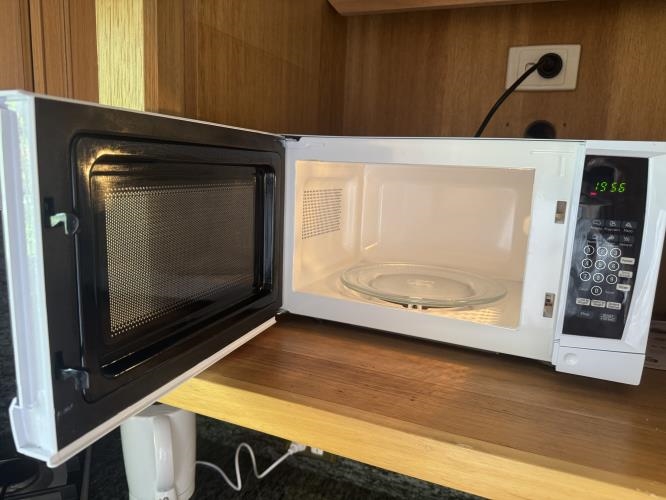 Second-hand  - Photo 2)