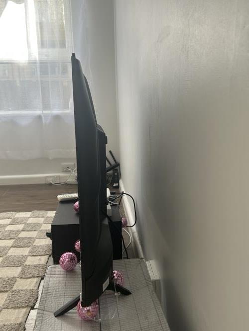 Second-hand Hisense 40\" Smart TV - Photo 2)