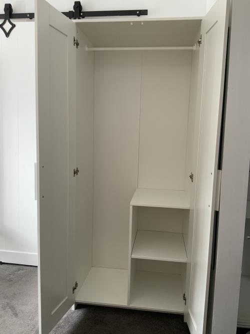 Second-hand Wardrobe - Photo 2)