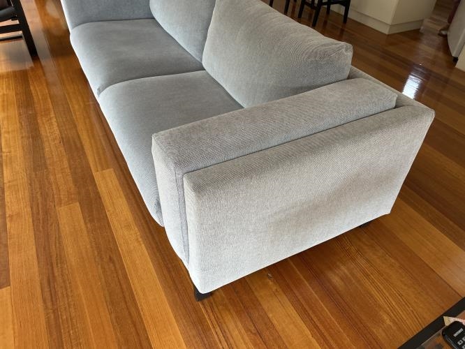 Second-hand Sofa - Photo 2)