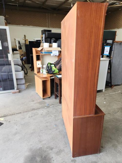 Second-hand Cabinet with Glass Doors - Photo 2)