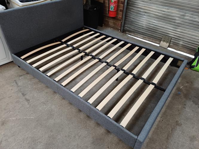 Second-hand Queen Size Bed Frame - Photo 2)