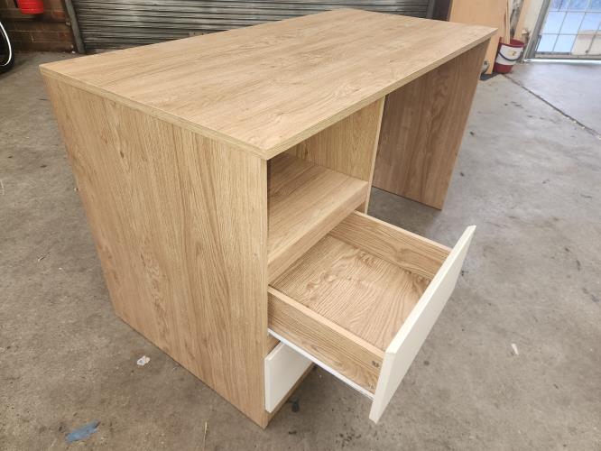 Second-hand Desk - Photo 2)