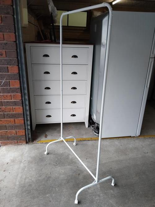 Second-hand Clothes Hanging Rail - Photo 2)