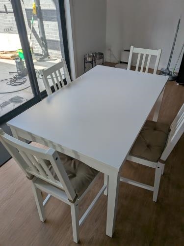 Second-hand Dining Table with 4 Chairs - Photo 2)