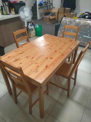 Second-hand Dining Table with 4 Chairs - Photo 2)