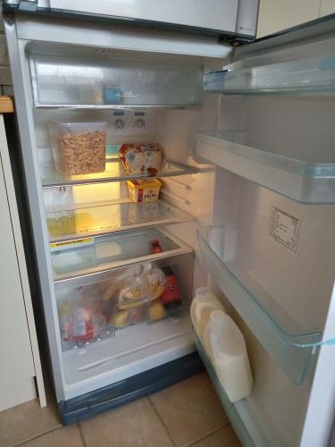 Second-hand Toshiba 322L Top Mount Fridge - Photo 2)