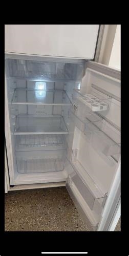 Second-hand Westinghouse 275L Top Mount Fridge - Photo 2)