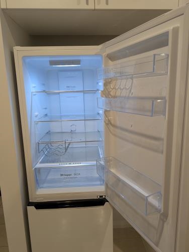 Second-hand Chiq 216L Top Mount Fridge - Photo 2)