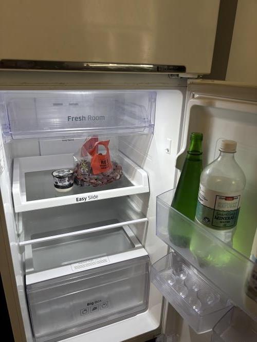 Second-hand Samsung 255L Top Mount Fridge - Photo 2)