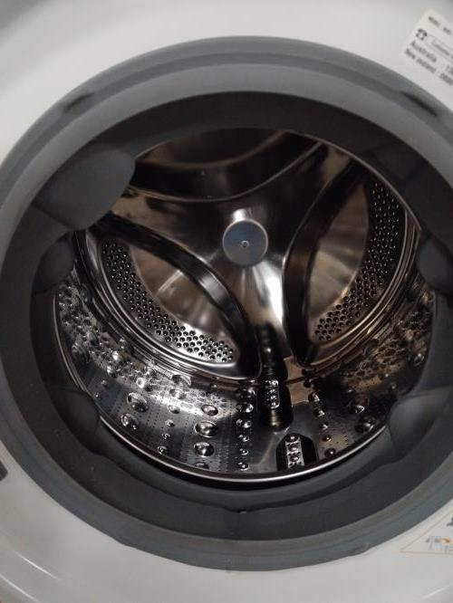 Second-hand LG 9kg Front Load Washing Machine - Photo 2)