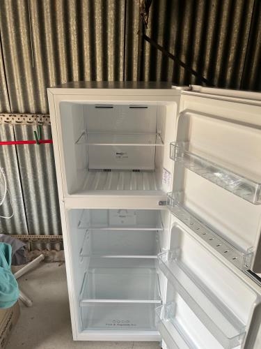 Second-hand Hisense 205L Top Mount Fridge - Photo 2)