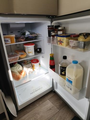 Second-hand Hisense 205L Top Mount Fridge - Photo 2)