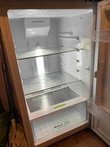 Second-hand Chiq 202L Top Mount Fridge - Photo 2)