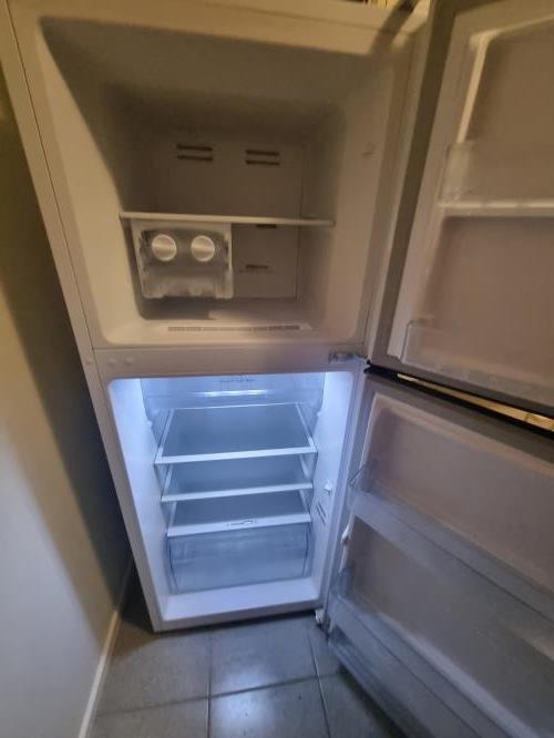Second-hand Hisense 230L Top Mount Fridge - Photo 2)