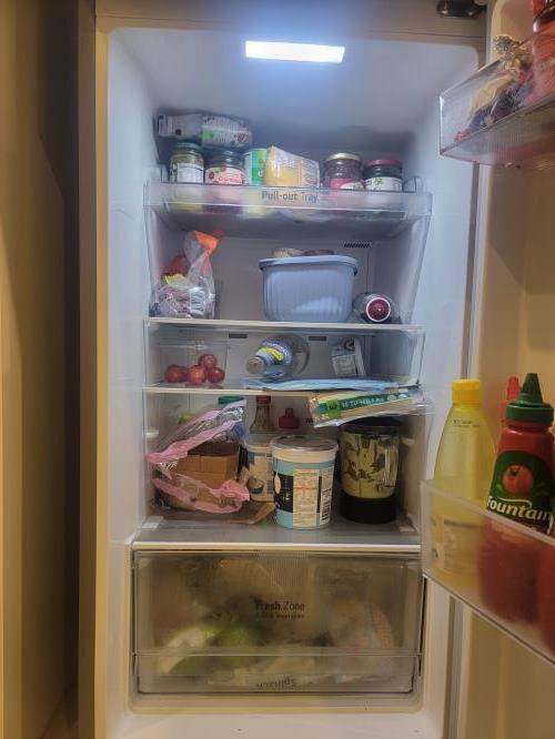 Second-hand LG 243L Top Mount Fridge - Photo 2)
