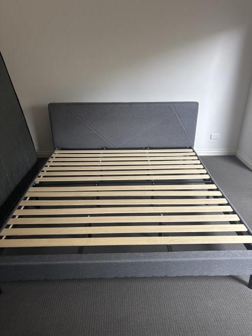 Second-hand King Size Bed Frame - Photo 2)