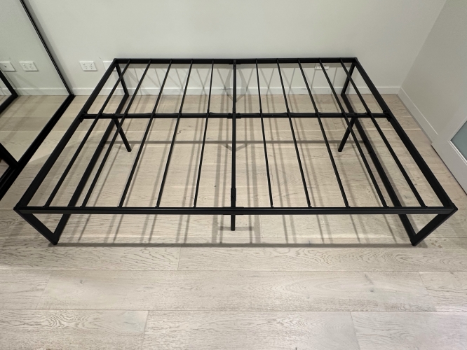 Second-hand Queen Size Bed Frame - Photo 2)