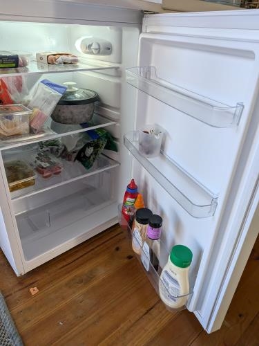 Second-hand Chiq 126L Bar Fridge - Photo 2)