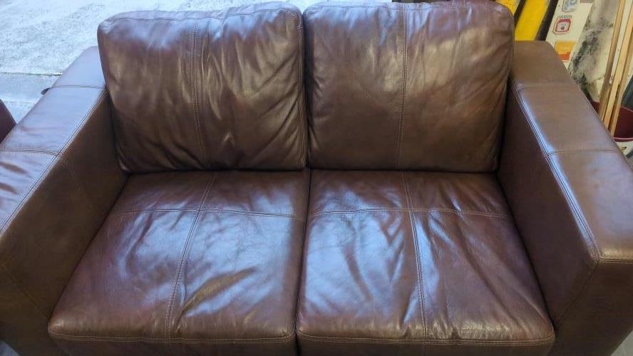 Second-hand Stunning Two Seater Sofa - Photo 2)