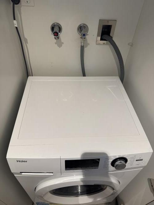Second-hand Haier 7.5kg Front Load Washing Machine - Photo 2)