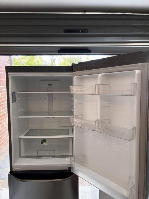 Second-hand LG 310L Bottom Mount Fridge - Photo 2)