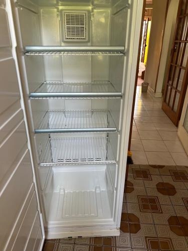 Second-hand Westinghouse 299L Freezer (no fridge section, just freezer) - Photo 2)