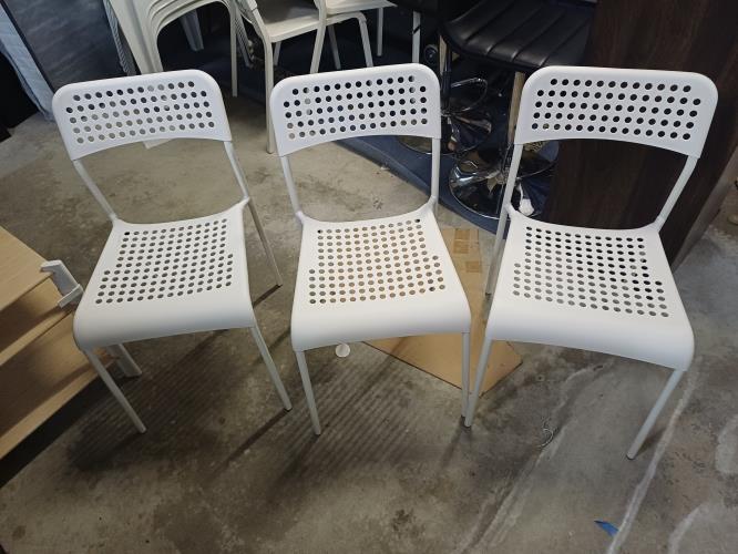 Second-hand Set of 3 IKEA Chairs - Photo 2)