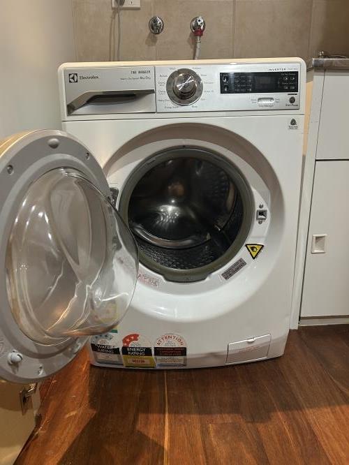 Second-hand Electrolux 8kg / 5kg Washer-Dryer Combo - Photo 2)