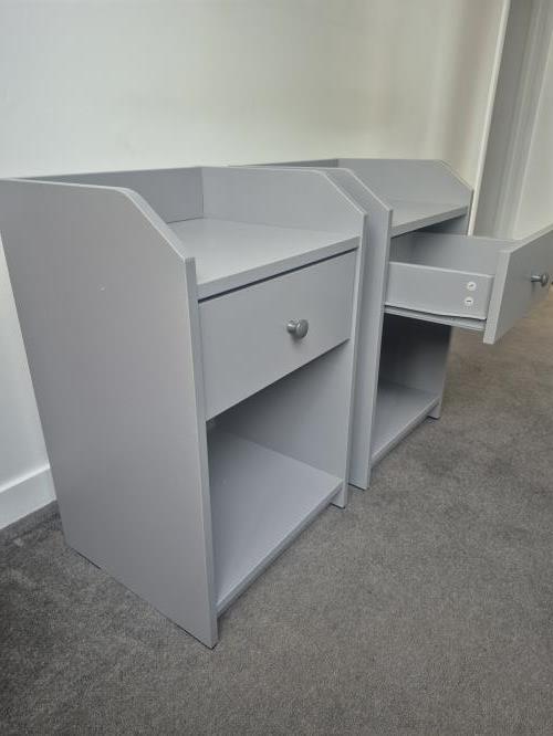 Second-hand Pair of Bedside Tables - Photo 2)