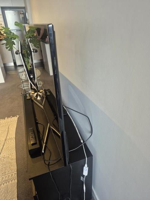 Second-hand Samsung 55\" Smart TV - Photo 2)