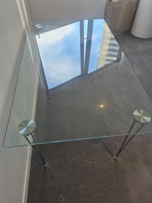 Second-hand Glass Dining Table - Photo 2)
