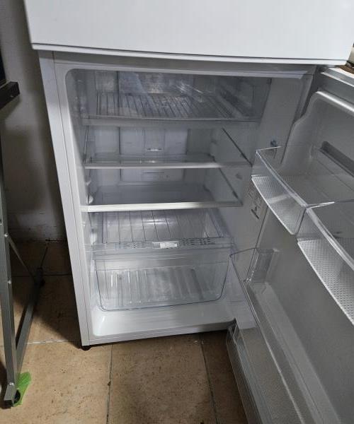 Second-hand Westinghouse 231L Top Mount Fridge - Photo 2)