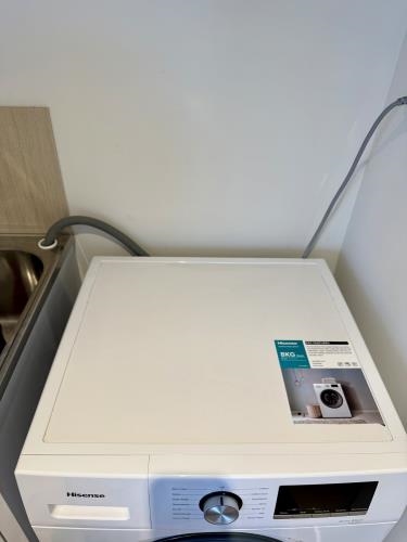 Second-hand Hisense 8kg Front Load Washing Machine - Photo 2)