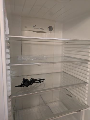 Second-hand Fisher & Paykel 403L Bottom Mount Fridge - Photo 2)