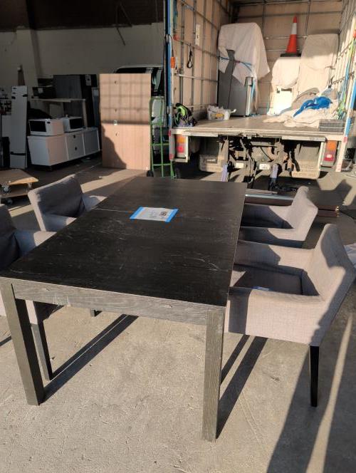 Second-hand Dining Table with 4 Chairs - Photo 2)