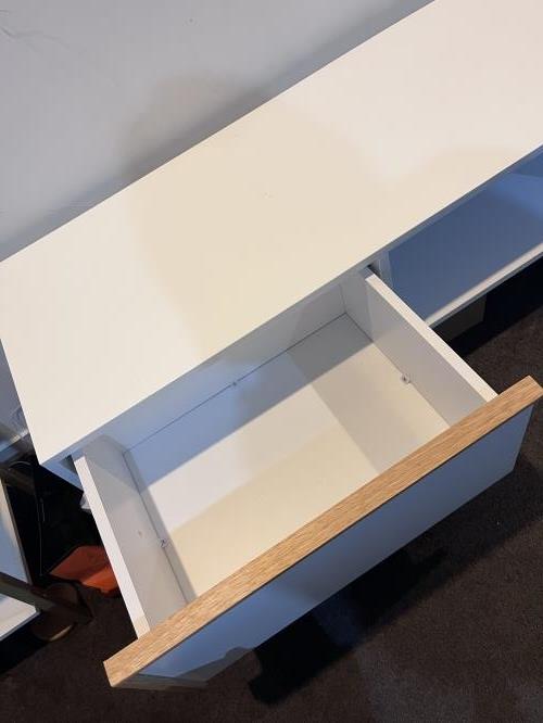 Second-hand Entertainment Unit - Photo 2)